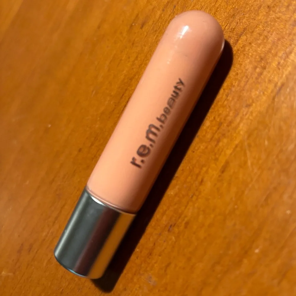 r.e.m. Beauty On Your Collar Plumping Lipgloss Waterfalls